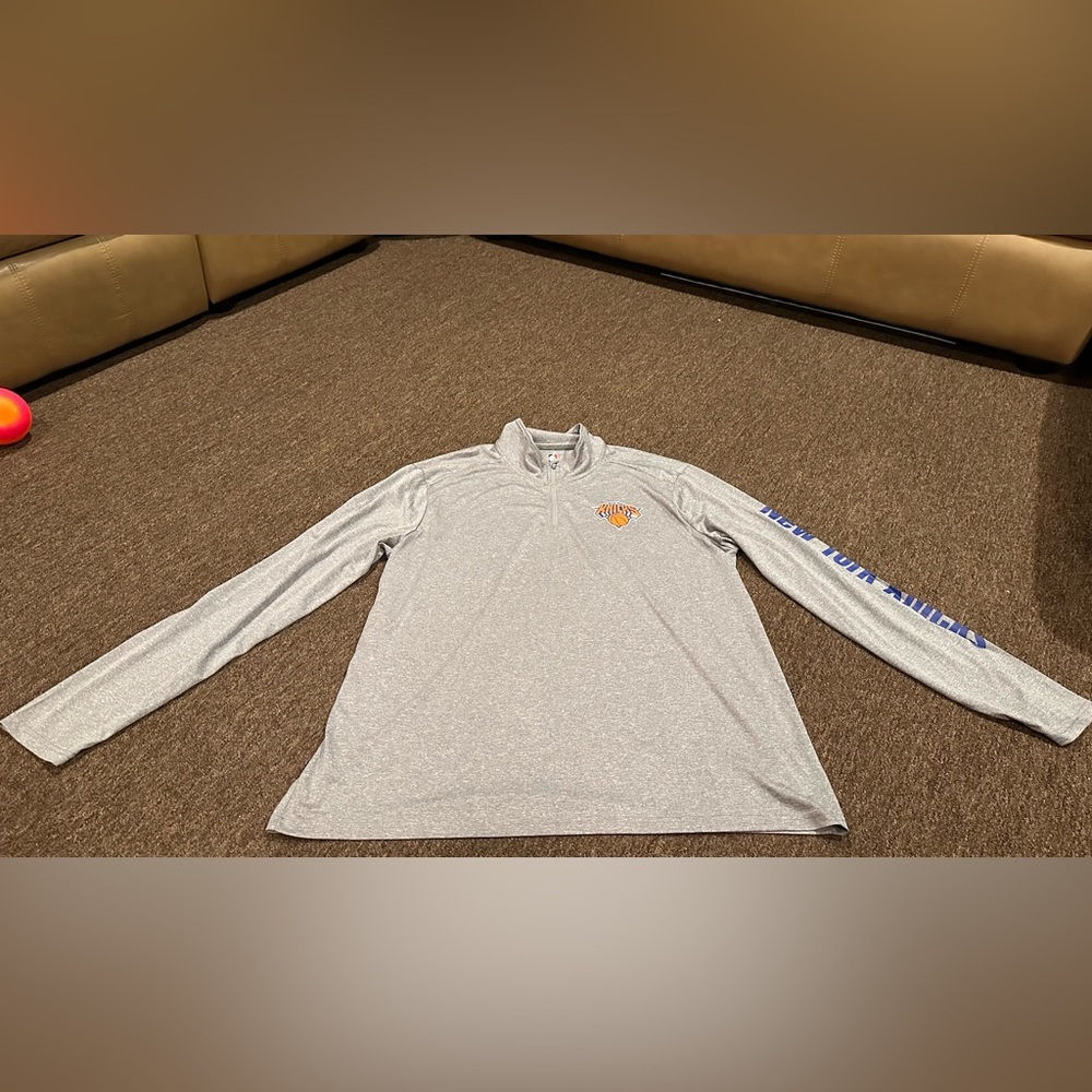 Men’s EUC XXL New York Knicks NBA Grey LS T shirt top pull over athletic stretch